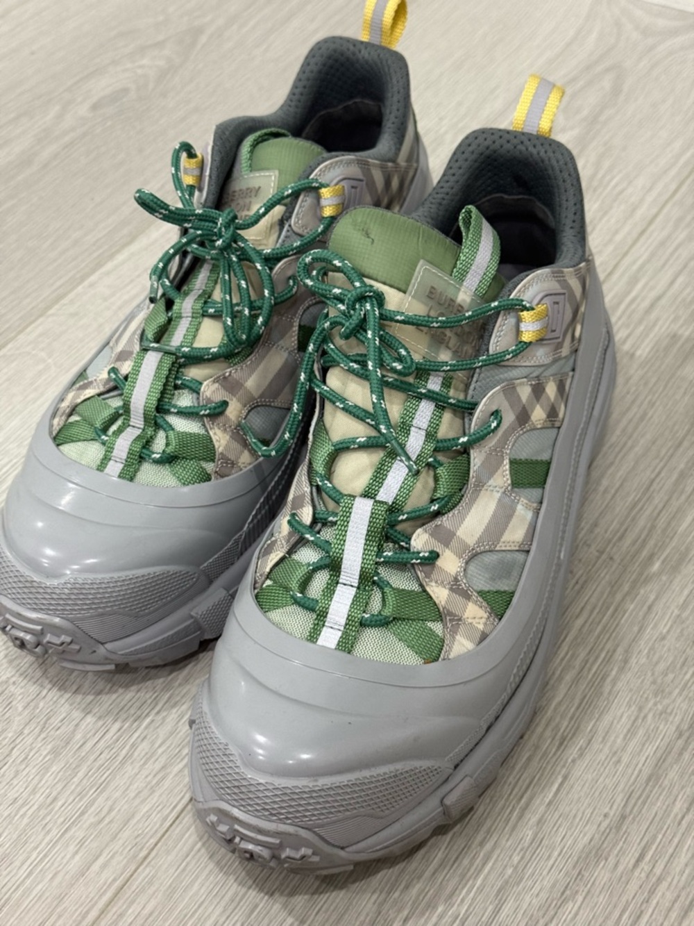 Burberry Sneakers Check Print Green/Beige – Size 10 – Authentic - Picture 3 of 12